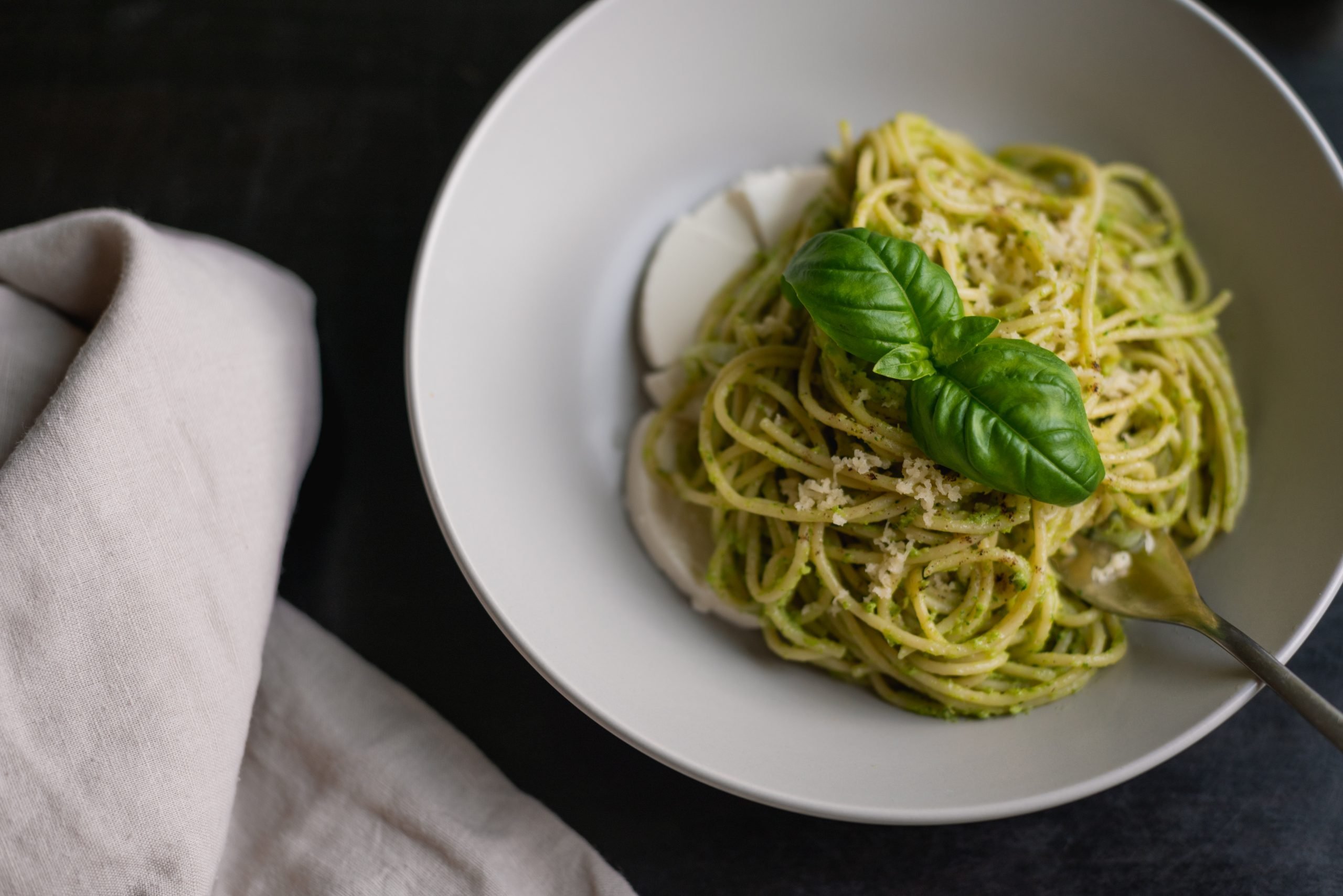 Spaghetti Moroccan Style With Spinach and Walnut Pesto - Vegetarian and Vegan Dishes in Morocco