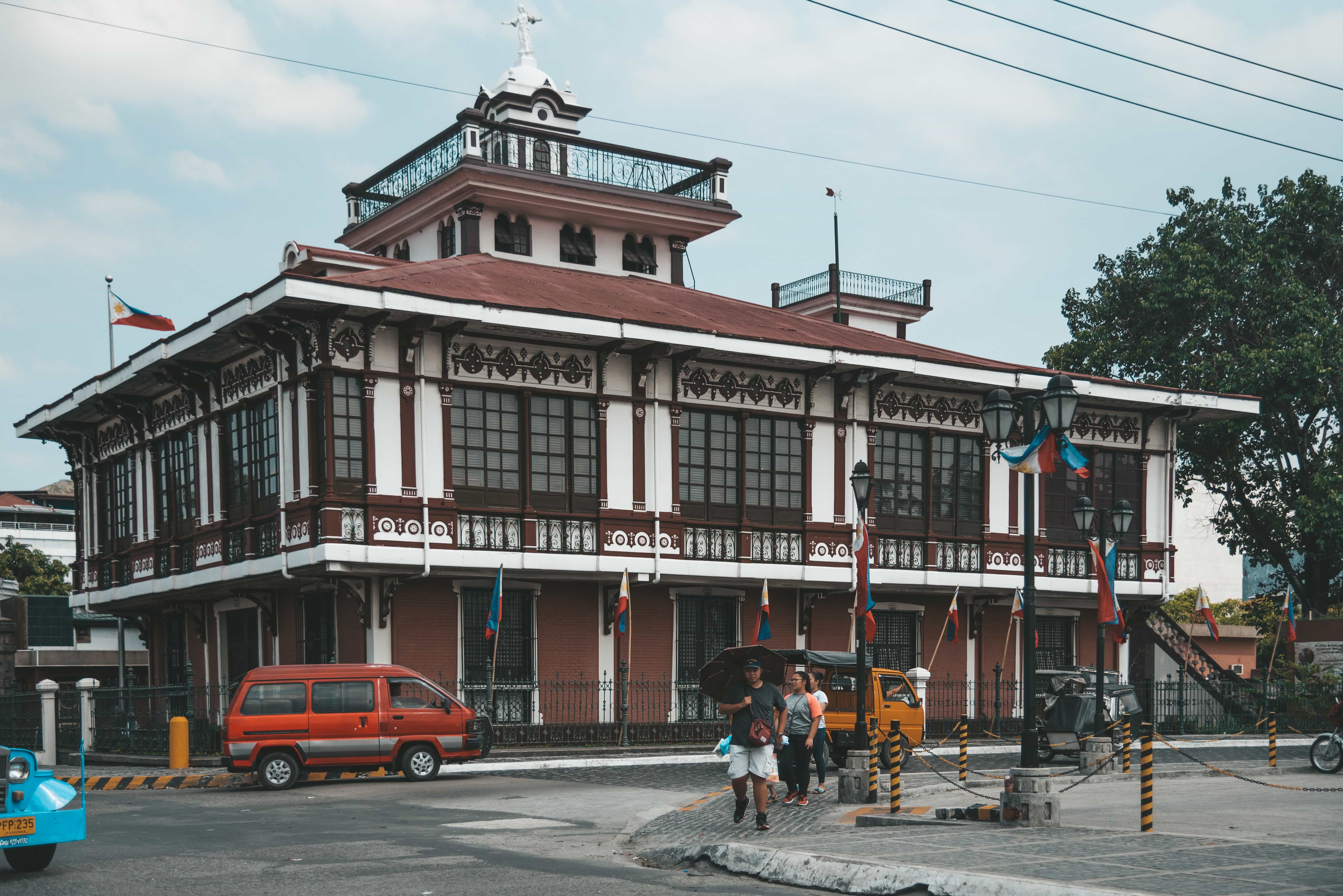 things to do in Angeles city, where to eat in Angeles city, how to get to angesles city, Holy Rosary Parish Church, zoocobia fun zoo, fontana water park, puning hot spring, resorts in angeles city, festivals in Angeles city, where to sleep in Angeles city