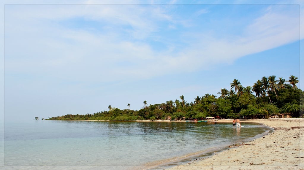 Beaches in Zambales, Magalawa island