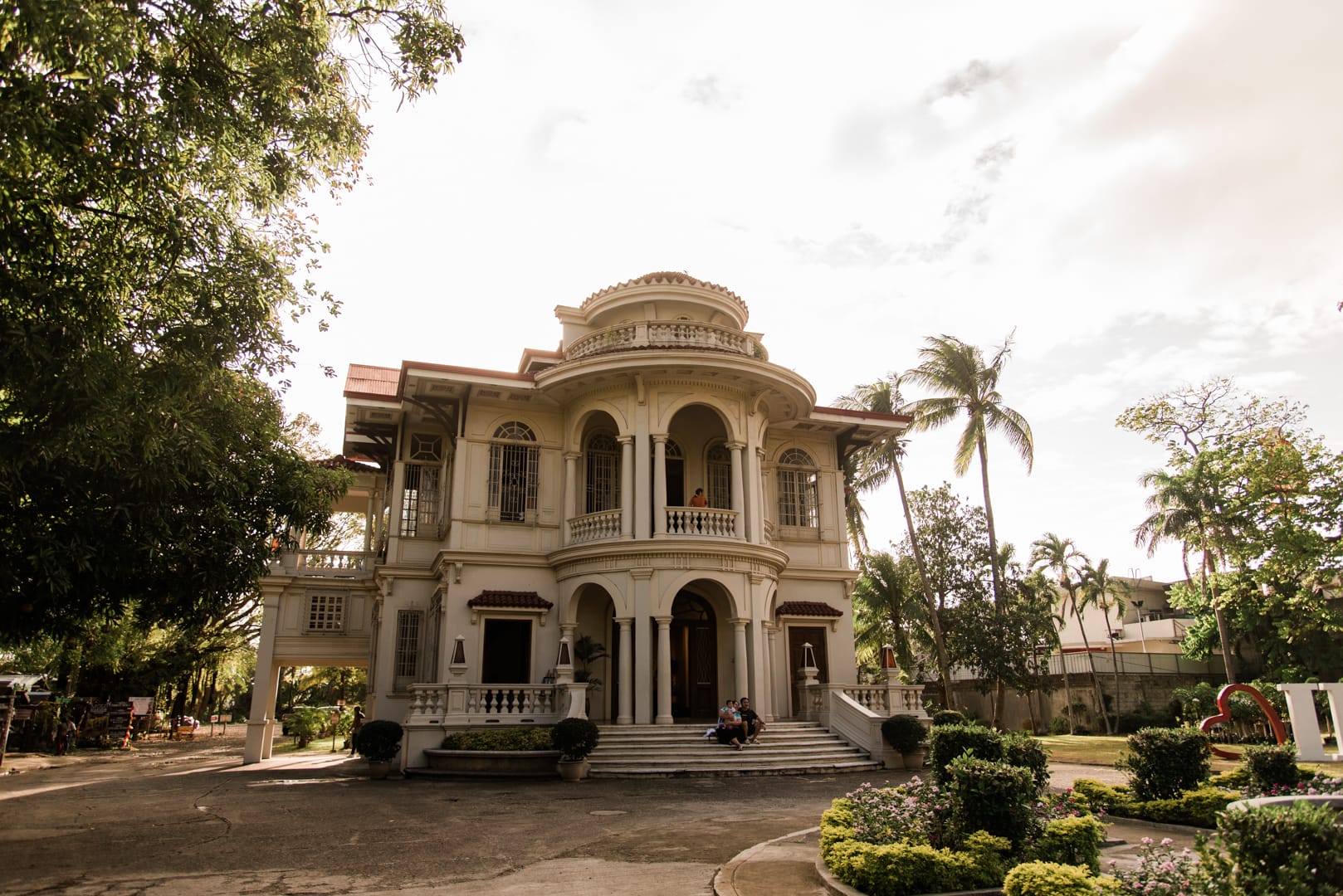 things to do in iloilo, iloilo tourist spots, what to do in iloilo, where to stay in iloilo, what to eat in iloilo, iloilo itinerary, iloilo city travel guide, Molo Mansion