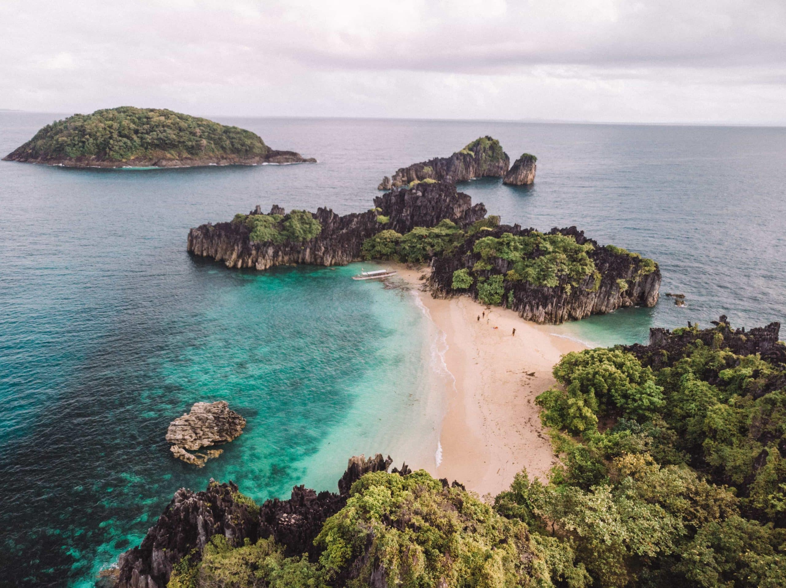 Philippines beaches, hotels in caramoan, resorts in caramoan