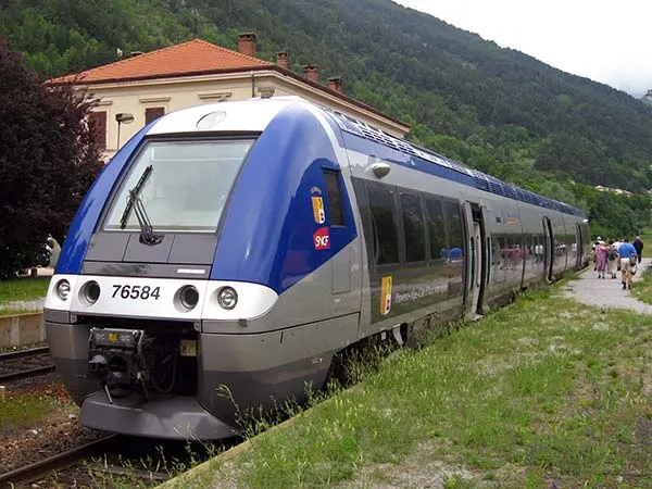 How To Get from Beauvais Airport To Disneyland Paris - All Possible Ways, Navigo Card, Beauvais to Disneyland paris, how to get to Disneyland Paris from Beauvais, from Beauvais airport to Disneyland Paris, bus Beauvais airport to Disneyland Paris, train Beauvais airport to Disneyland Paris, cheapest way Beauvais airport to Disneyland Paris, best way from Beauvais airport to Disneyland Paris, bva airport to disneyland paris BEAUVAIS AIRPORT TO DISNEYLAND PARIS