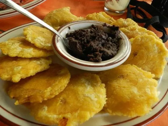 Costa Rican food, food in Costa rica, costa rican dishes, Costa Rican cuisine, Patacones, food in Colombia, Colombian food, traditional food in Colombia, Colombian dishes, Colombian cuisine