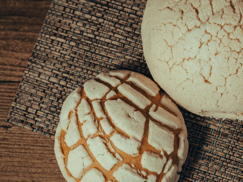 MEXICAN DISHES, FOOD IN MEXICO, MEXICAN CUISINE, MEXICAN FOODS, MEXICAN DESSERTS, CONCHAS