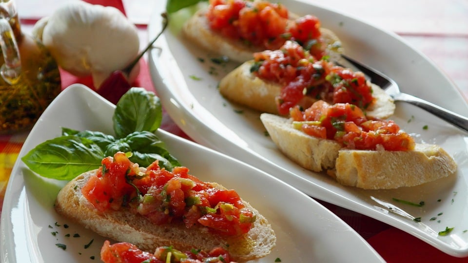 Bruschetta, Italian Food, Italian cuisine, traditional Italian food, food in Italy, Italian dishes