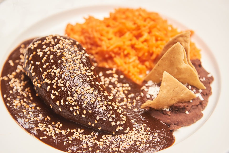 MEXICAN DISHES, FOOD IN MEXICO, MEXICAN CUISINE, MEXICAN FOODS, MOLE