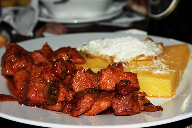 Romanian foods, Traditional food in Romania, What to eat in Romania, tochitură moldovenească