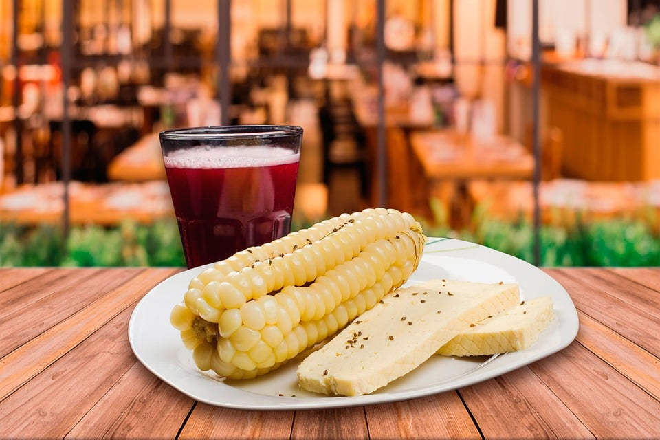 Peruvian Food, Peruvian cuisine, Traditional Peruvian Food, food in Peru, Peruvian dishes, Choclo con queso