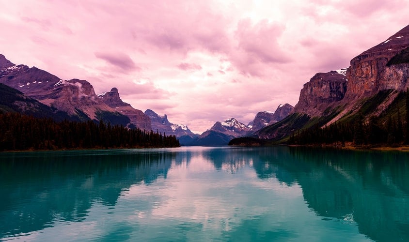 Canada instagram spots, most instagrammable places in Canada, instagrammable places in Canada, Canada photography, Canada photos, Maligne lake
