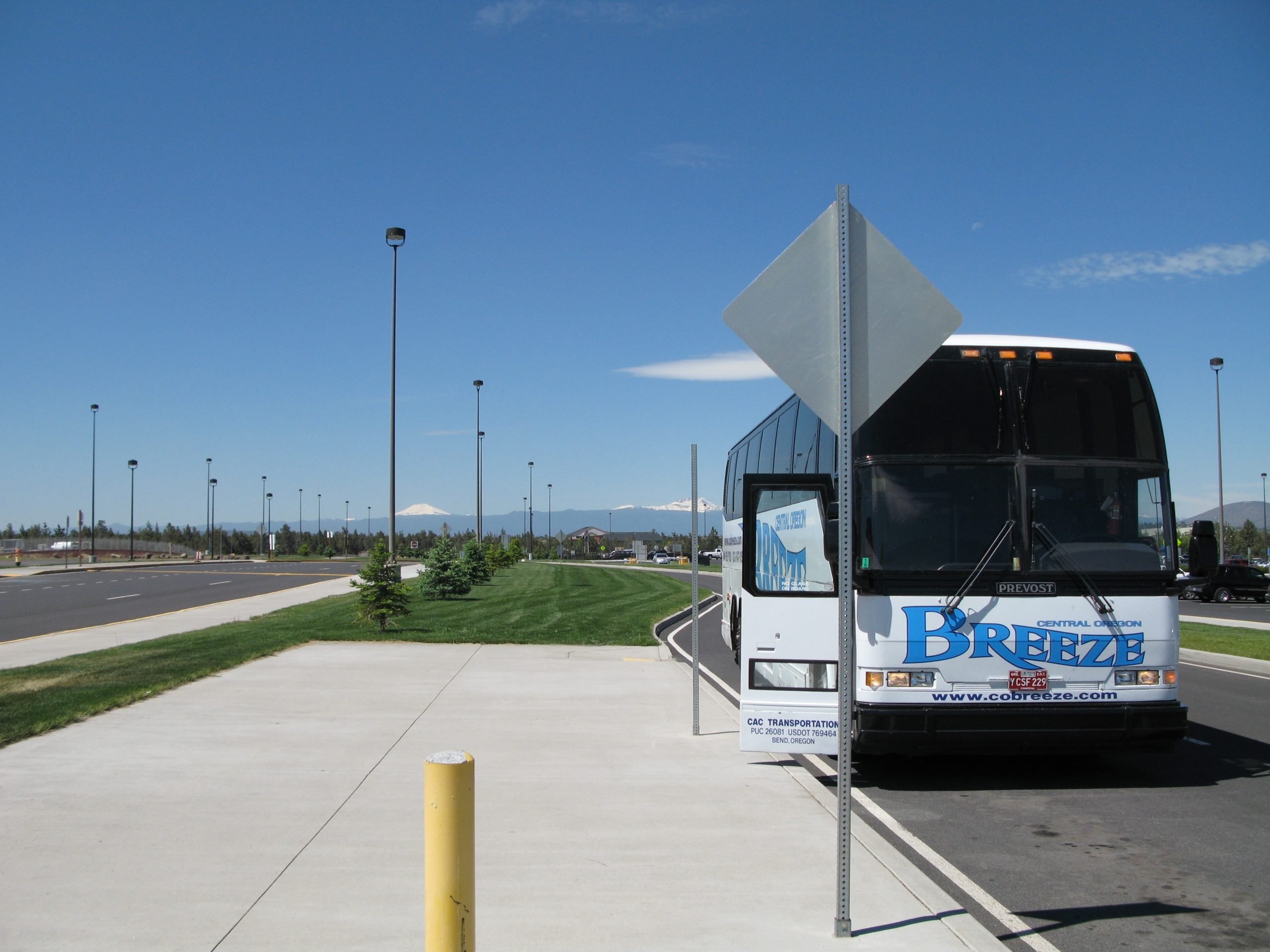 Central Oregon Breeze Redmond Airport Bus, How To Get From Redmond Airport To Bend - All Possible Ways, cheapest way from Redmond airport to Bend, Redmond airport to Bend, Redmond Airport Bus, Bus Redmond Airport to Bend
