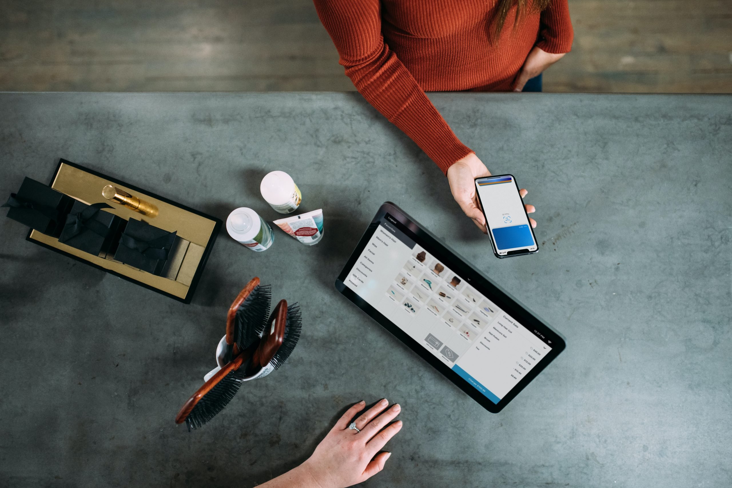 Wise vs Payoneer: Best Global Payment Service for Digital Nomads and Remote Workers