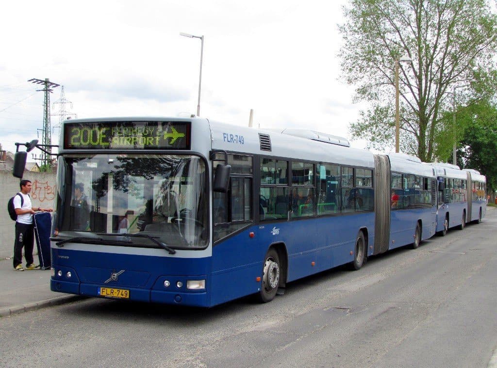 Bus 200E Budapest airport, budapest airport to city, budapest airport to city center, budapest airport transfer, budapest airport shuttle, budapest airport bus, budapest airport to city taxi, How To Get From Budapest Airport To City Center, cheapest way from Budapest airport to city center