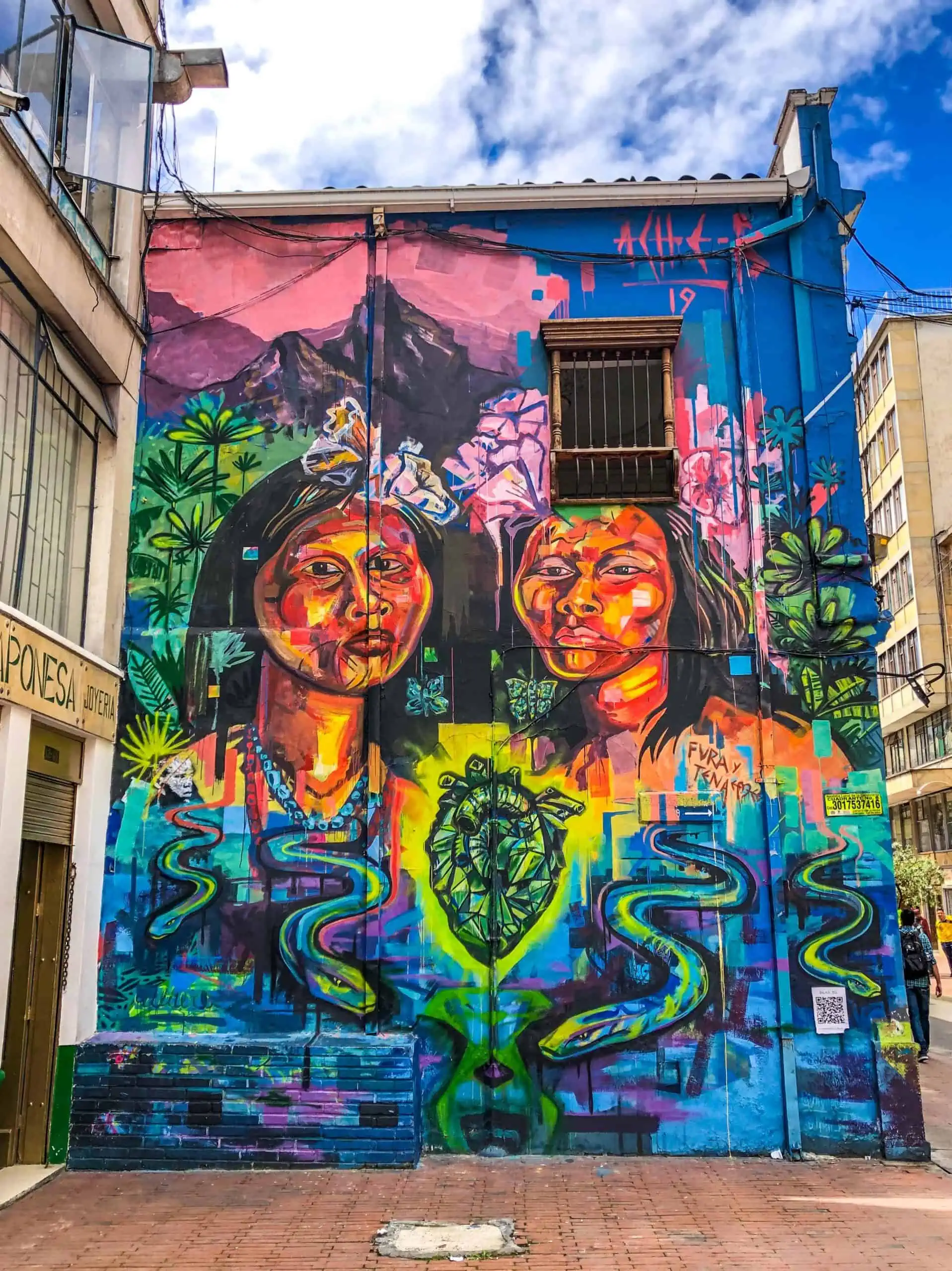 Graffiti Art Bogota, Graffiti Tour Bogota, Medellin vs Bogota, Bogota vs Medellin 