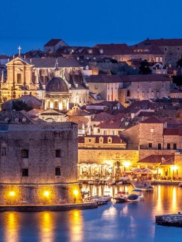 10 Common Mistakes To Avoid In Dubrovnik And How To Avoid Them, How To Get From Sibenik to Dubrovnik Airport Best Way, Sibenik to Dubrovnik Airport, cheapest way from Sibenik to Dubrovnik Airport, bus from Sibenik to Dubrovnik Airport, taxi from Sibenik to Dubrovnik Airport, private transfer from Sibenik to Dubrovnik Airport, by plane from Sibenik to Dubrovnik, ferry from Sibenik to Dubrovnik,