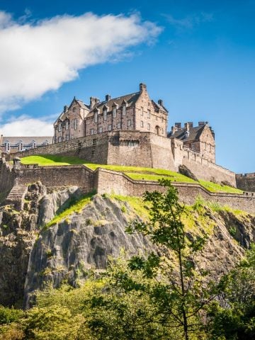 Common Mistakes To Avoid In Edinburgh, 10 Bucket List European Destinations For This Summer, How To Get From Edinburgh to Edinburgh Airport Best Way, shuttle bus from Edinburgh to Edinburgh airport, bus from Edinburgh to Edinburgh airport, cheapest way from Edinburgh to Edinburgh airport, Edinburgh to Edinburgh airport, by train from Edinburgh to Edinburgh airport, taxi from Edinburgh to Edinburgh airport, uber from Edinburgh to Edinburgh airport, private transfer from Edinburgh to Edinburgh airport, metro from Edinburgh to Edinburgh airport, shuttle bus from Edinburgh to Edinburgh airport