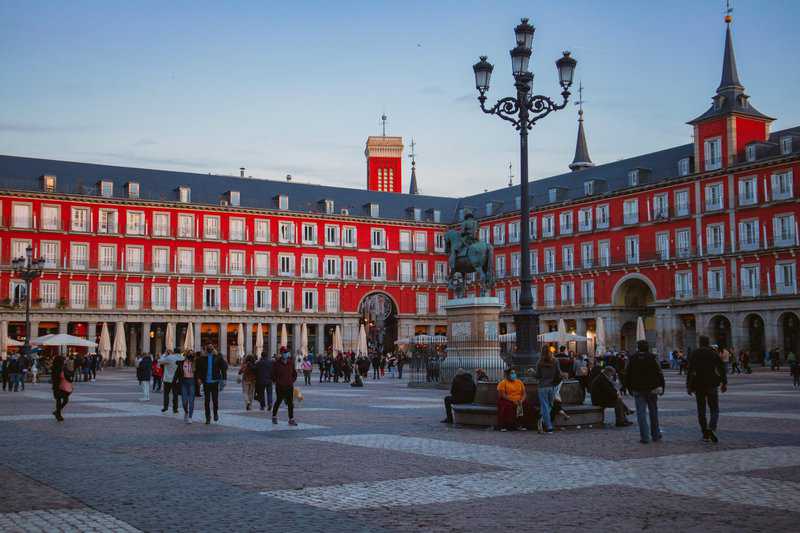How To Live In Madrid For $2000 USD: Complete Guide to Pros and Cons of Living in Madrid in 2025 2 Pros and Cons of Living in Madrid