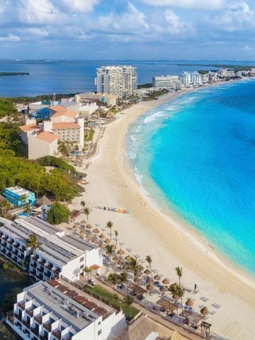 Rules About Tipping in Mexico: Tips and Mistakes to Avoid, 8 Tourist Traps to Avoid in Cancun (Travel Guide)