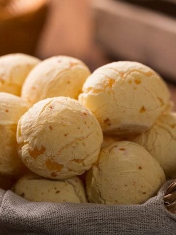 How to Make Cheese Bread &ndash; Authentic Cheese Bread (Recipe Guide) Tips and Calories