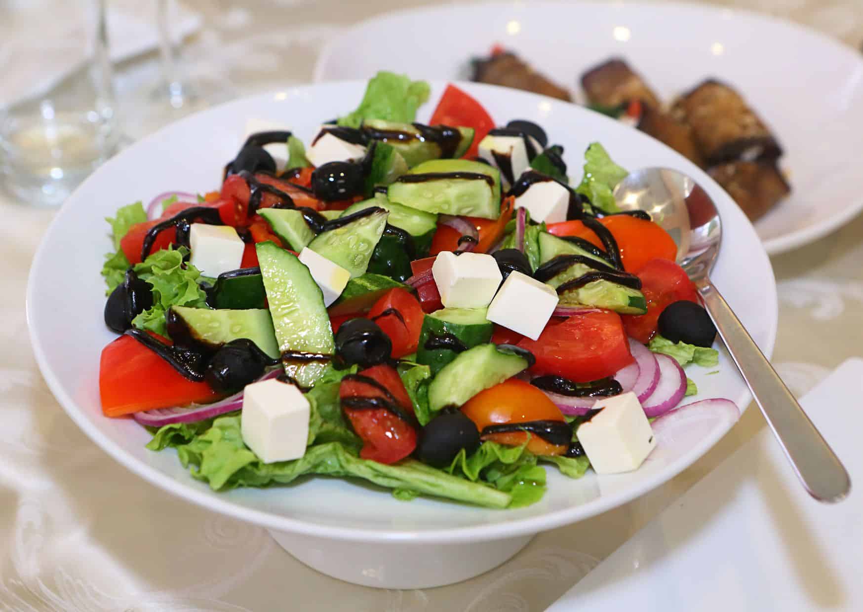 How To Make Greek Salad (Recipe Guide) Tips And Calories