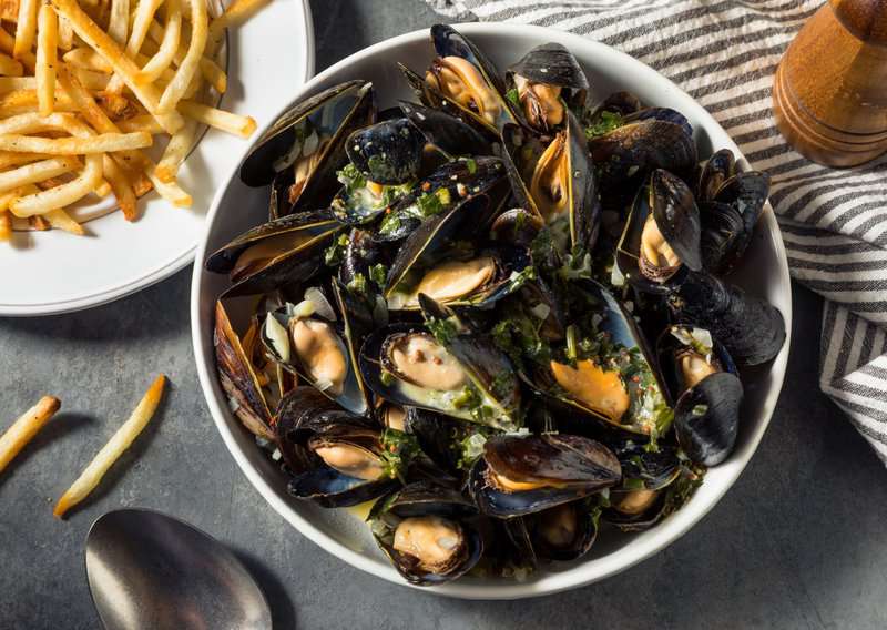 The French Dish Americans Always Overlook: How to Make Moules the Right Way (No, Not Like in Restaurants) 1 How to Make Moules - Authentic Moules (Recipe Guide) Tips and Calories
