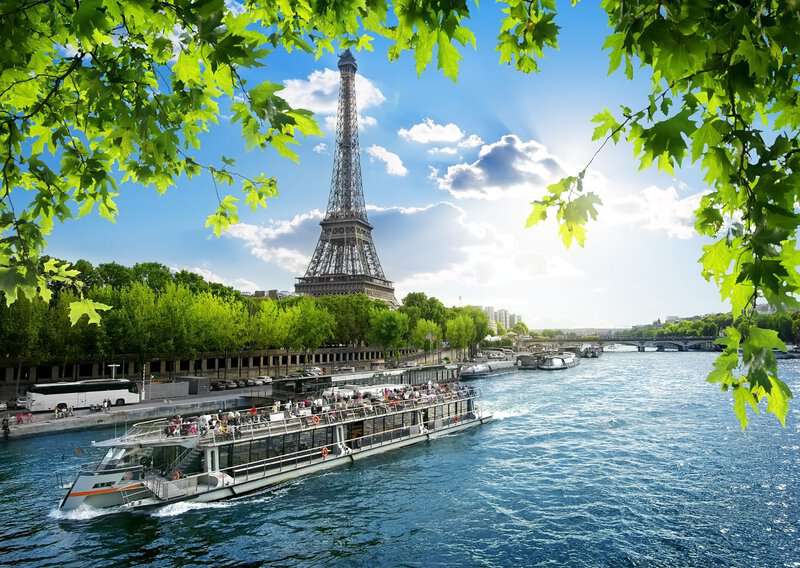 7 Paris Tourist Traps That Will Ruin Your Trip (And How to Dodge Them) 6 7 Tourist Traps to Avoid in Paris (Travel Guide)
