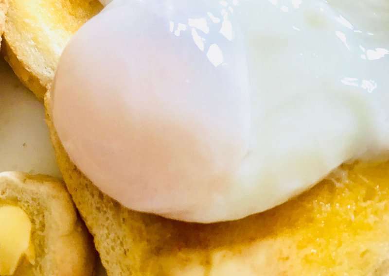 How to Make Eggs Benedict - Authentic Eggs Benedict (Recipe Guide) Tips and Calories