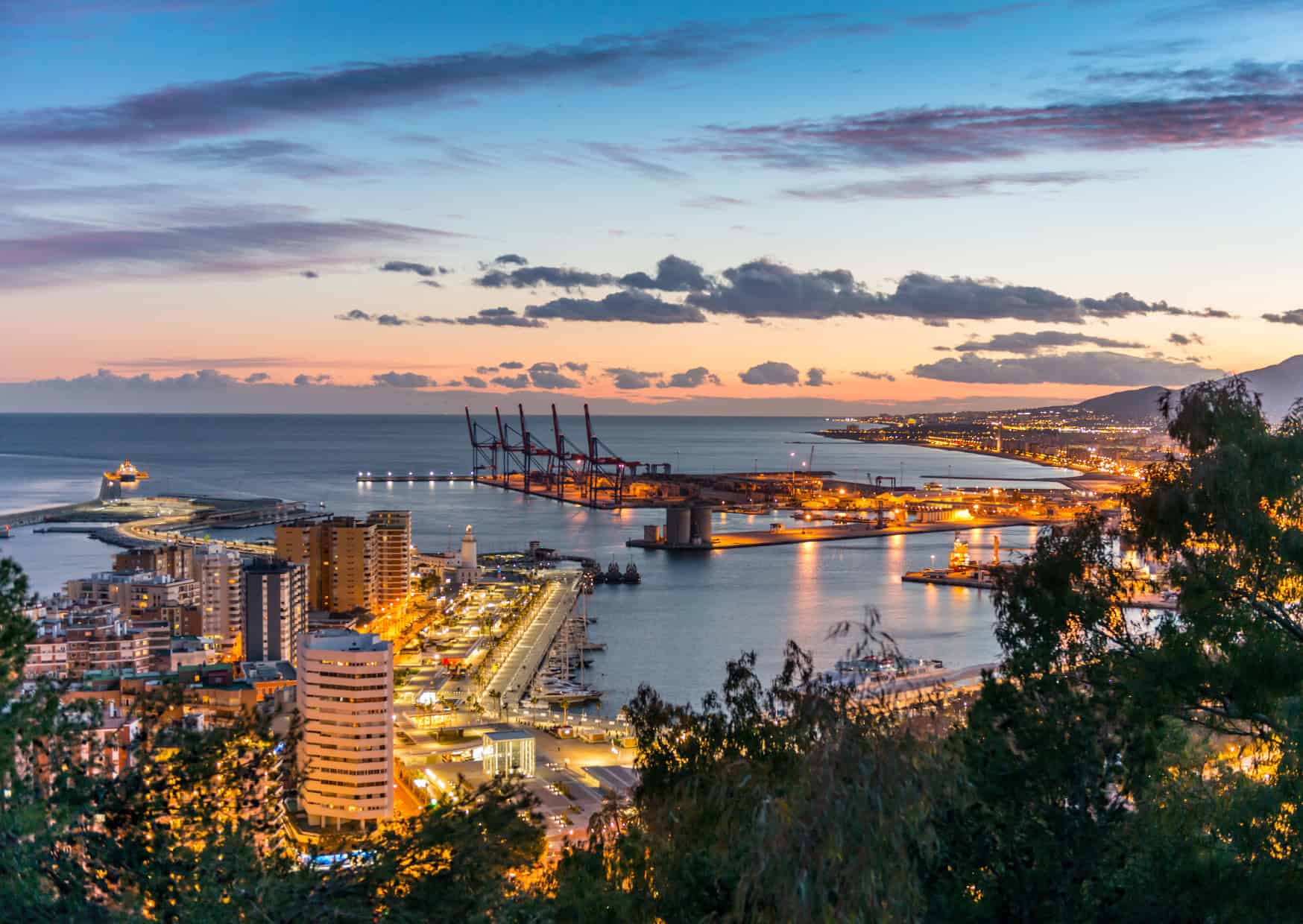 Comparing Where to Live in Spain: Alicante vs Malaga 4 This is shot in Malaga, Spain. Spain has some of the best coastal regions in all of Europe.