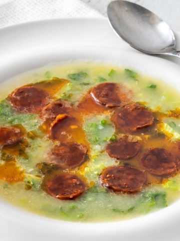 10 Details About Portuguese Food That Foreigners Can&rsquo;t Understand, 3 Most Popular Recipes in Portugal: Bacalhau &agrave; Br&aacute;s, Caldo Verde And Past&eacute;is de Nata, How To Make Caldo Verde (Recipe Guide) Tips And Calories