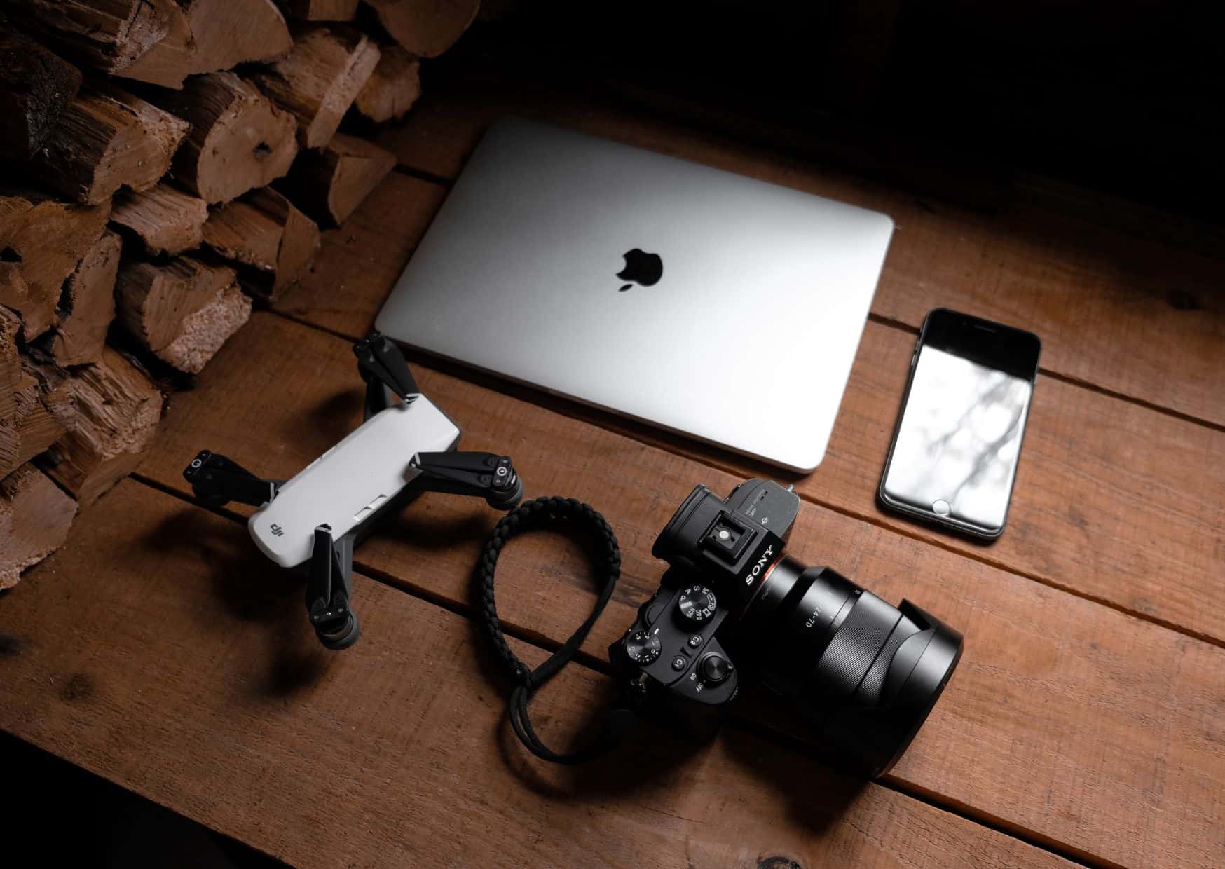 7 Essentials Packing List That You Can't-Miss It (Travel Guide), Travel Gadgets You Must Pack On Your Next Trip