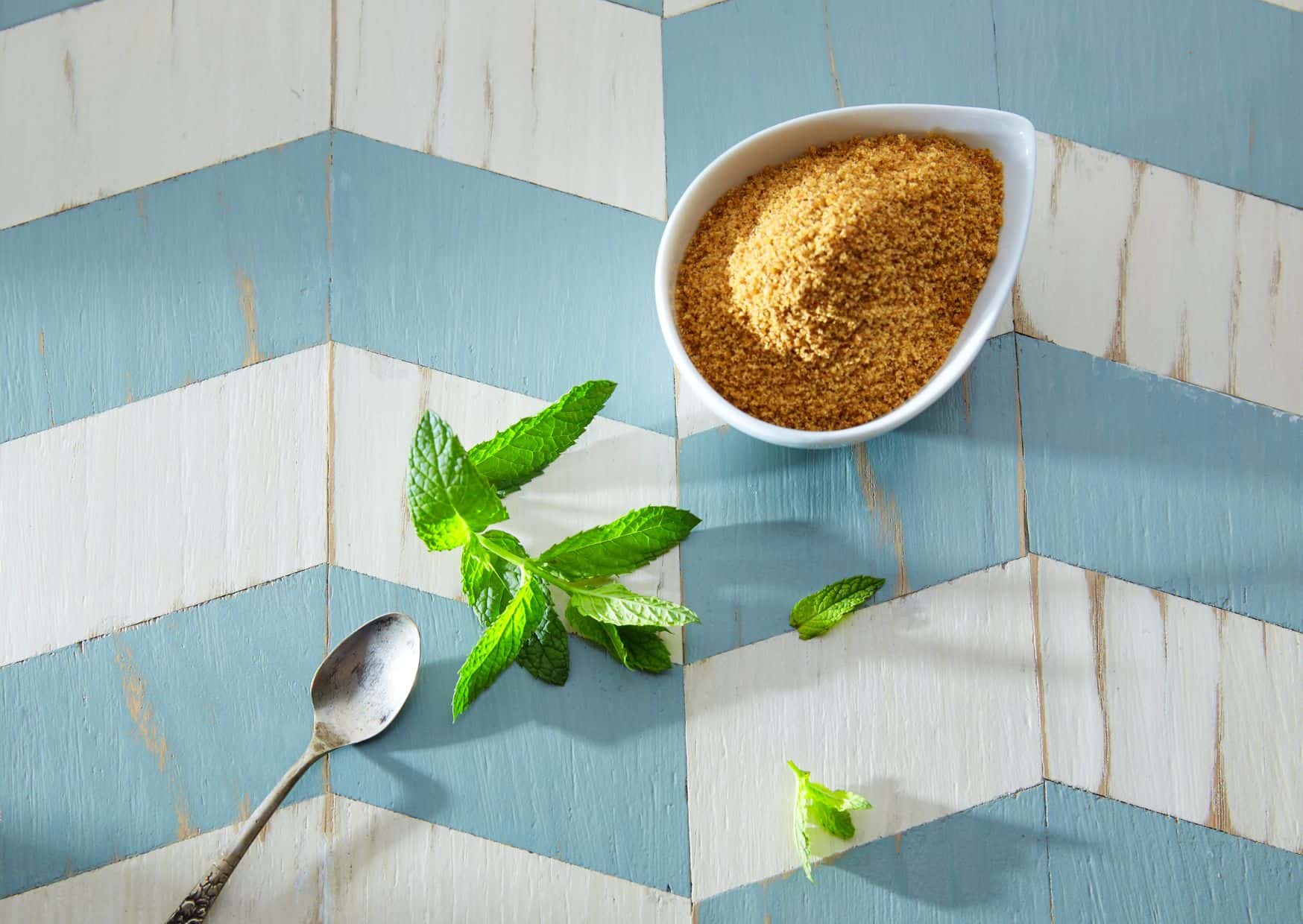 How To Make Homemade Moroccan Mint Tea (Recipe Guide)