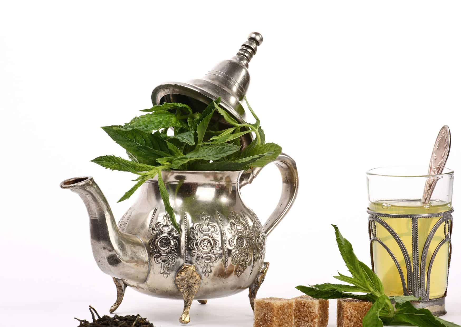 How To Make Homemade Moroccan Mint Tea (Recipe Guide)