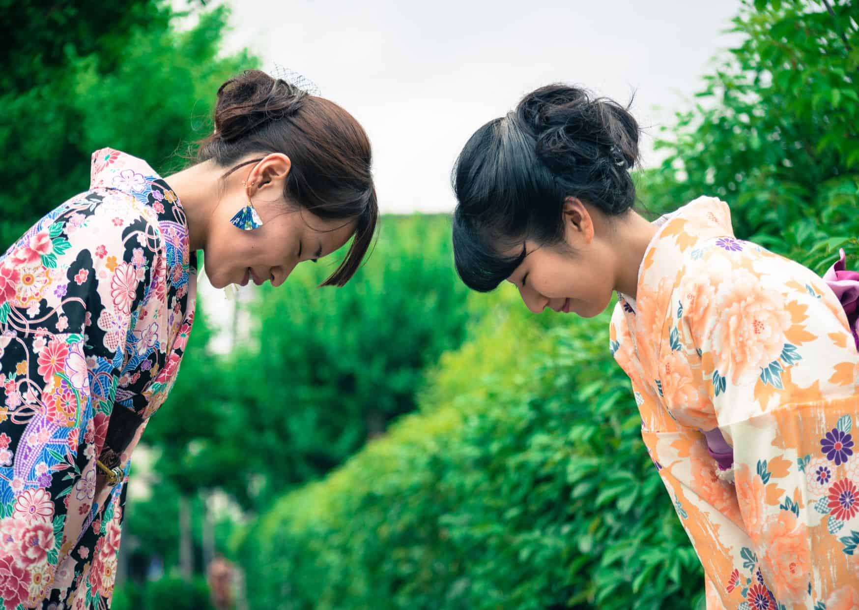 8 Unspoken Rules of Greeting People in Different Cultures 3 15 Unspoken Rules of Japanese Life That Tourists Never Understand
