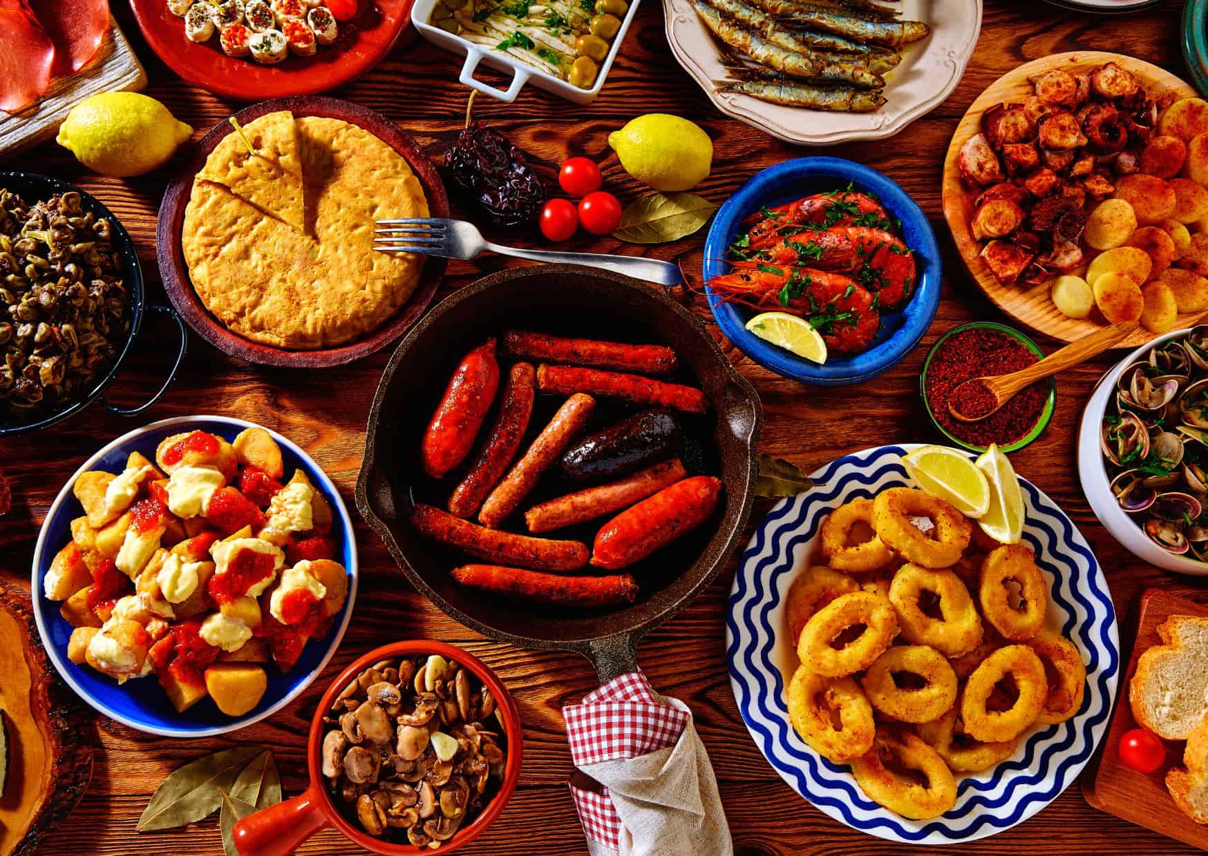 15 'Rude' Restaurant Habits Americans Can't Stop Doing in Europe, Rules About Tipping in Spain: Travel Guide