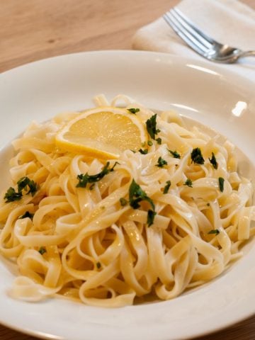 Most Popular Italian Foods: How to Make Tagliatelle al Limone Lemon Sauce (Recipe Guide)