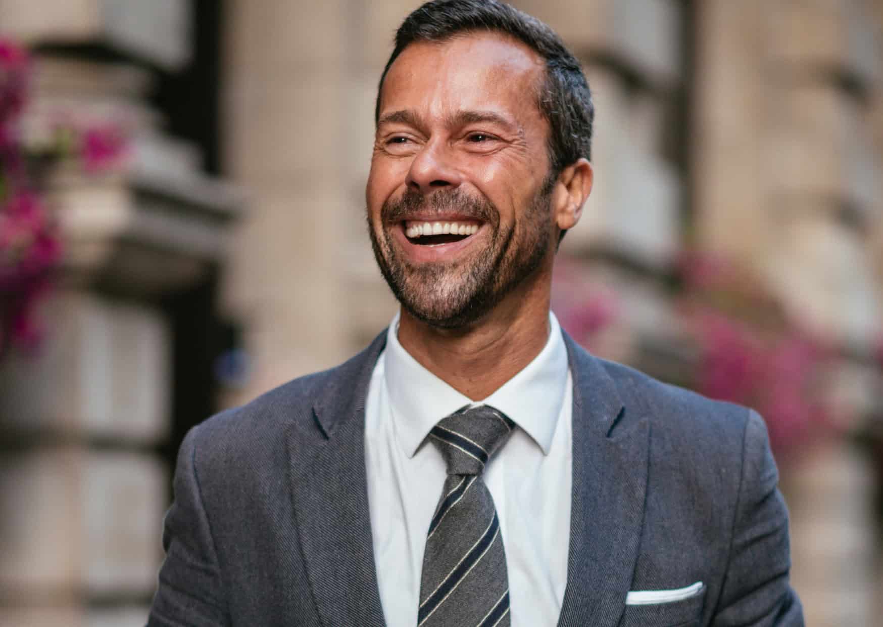 8 British Phrases That Mean the Opposite 1 √8 British Phrases That Mean the Opposite 4