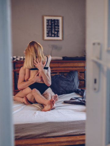 The Bedroom Habit French Couples Have That Americans Don&rsquo;t Understand