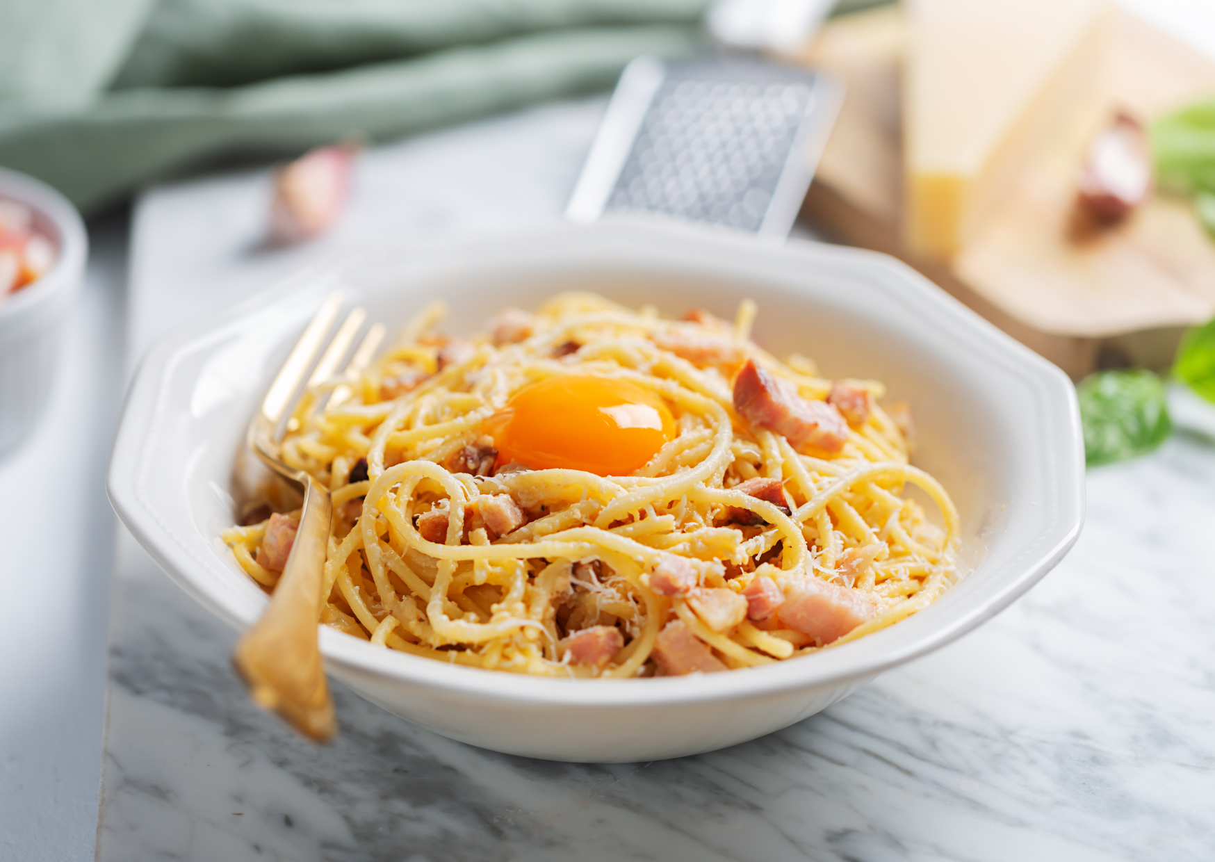 The Carbonara Romans Make in 7 Minutes That American Restaurants Ruin With Cream 4 Carbonara 5