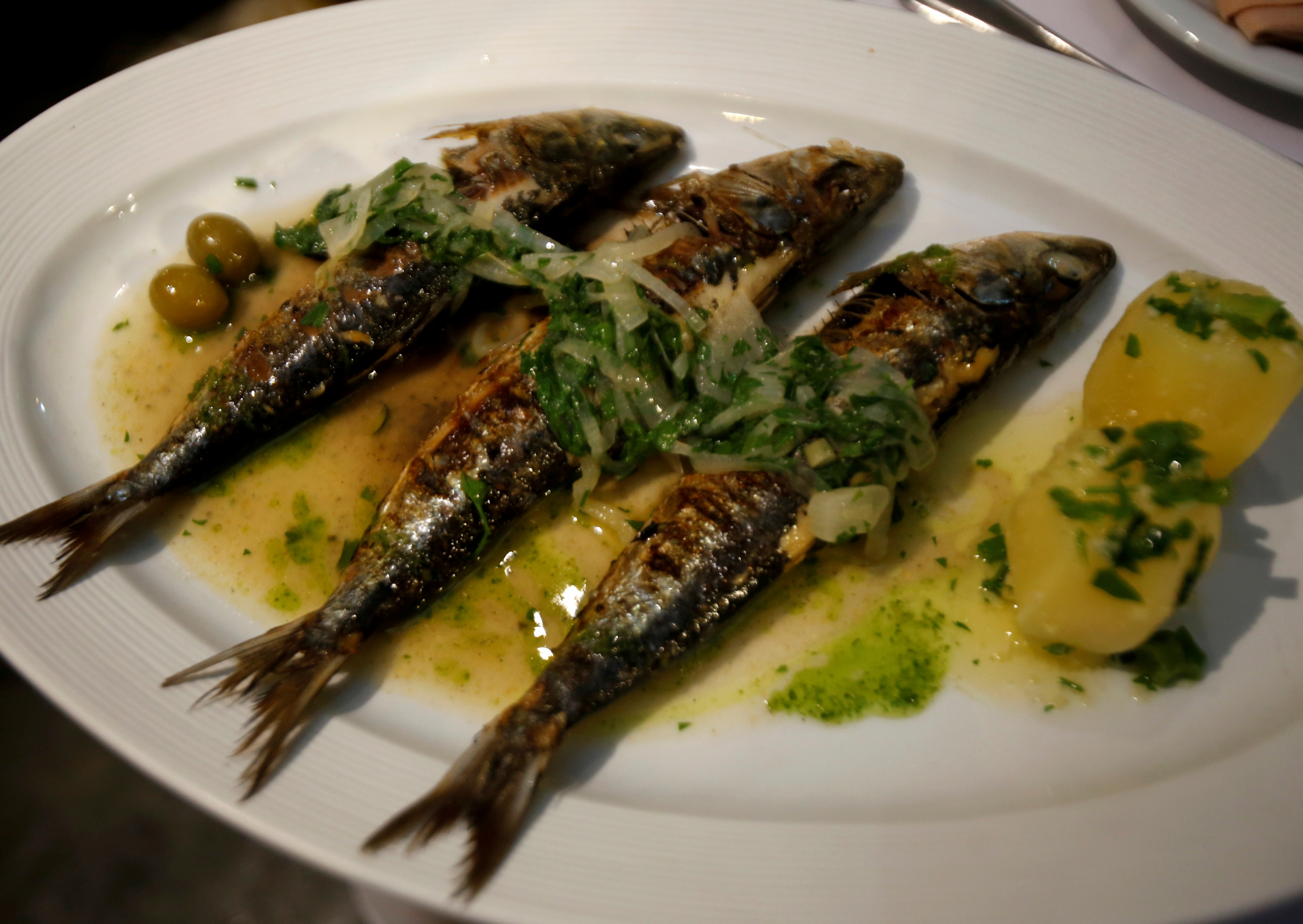 Americans Overcook Fish Every Time Portuguese Method Takes 8 Minutes 3 Portuguese pan seared fish 4