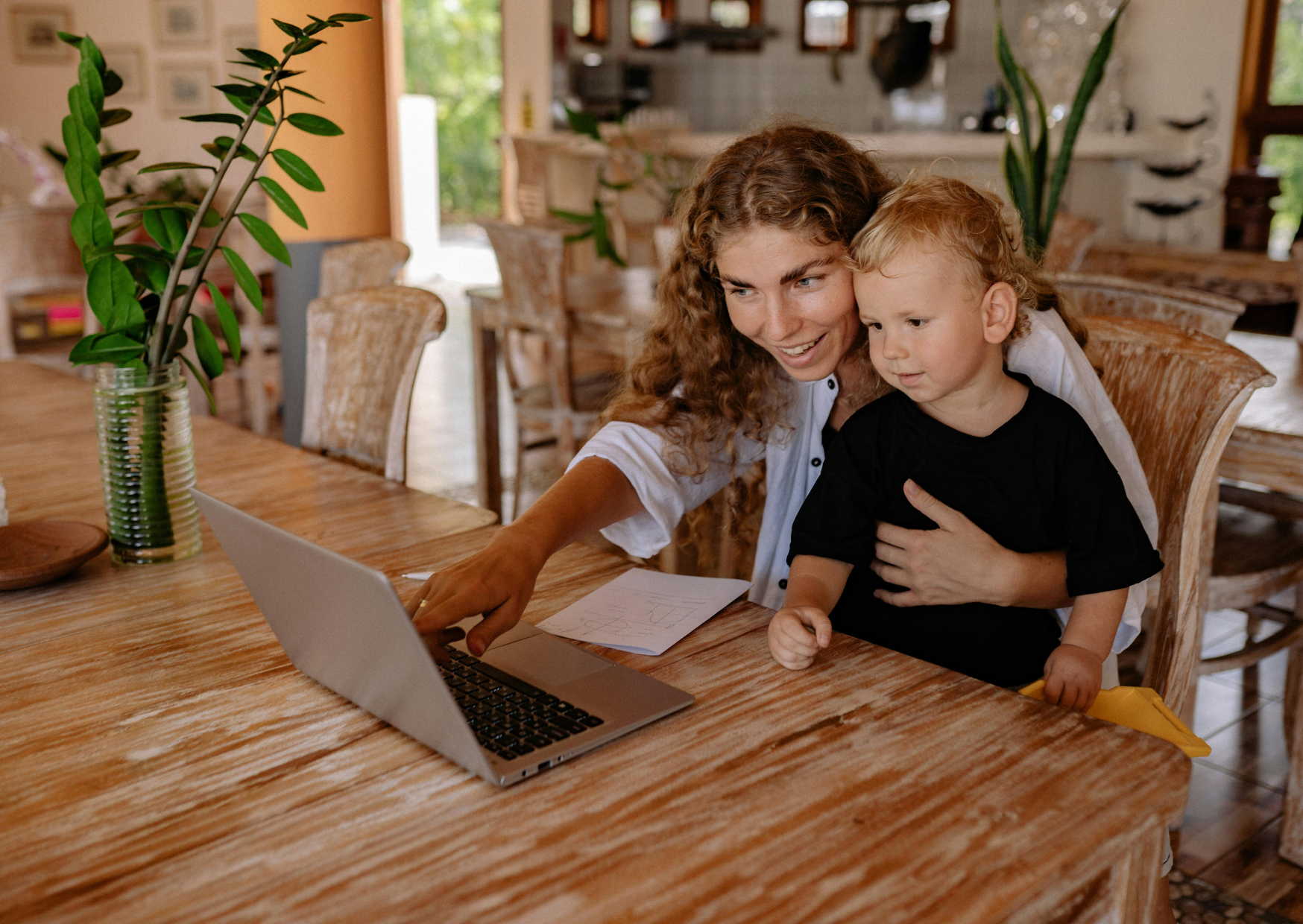 Divorced Mom Of Two Moved To Spain On €1,900 A Month Full Breakdown 2 divorced 3