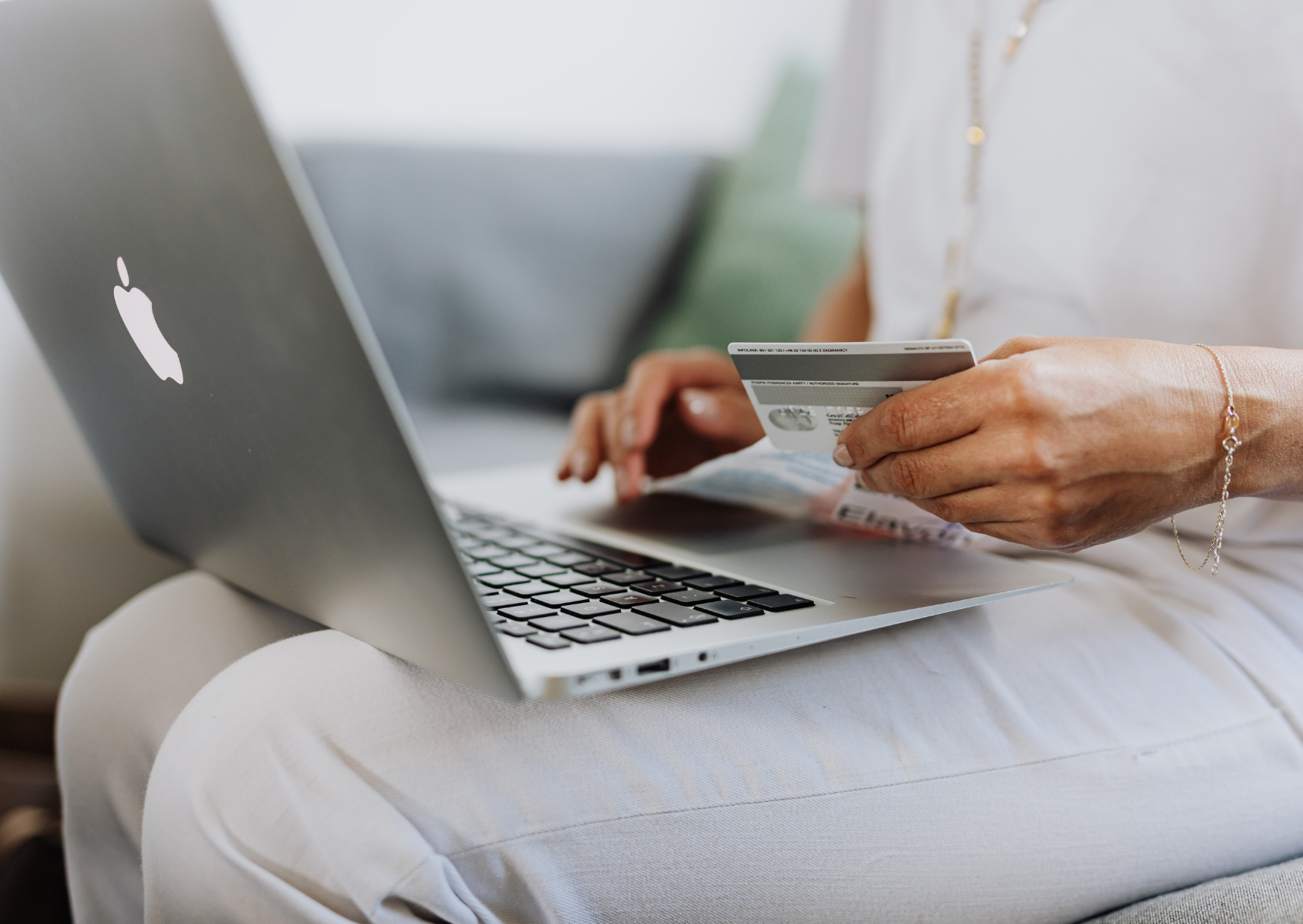 Credit Card Debt Hit $6,715 Per American: The European Number Confused Me 2 credit card