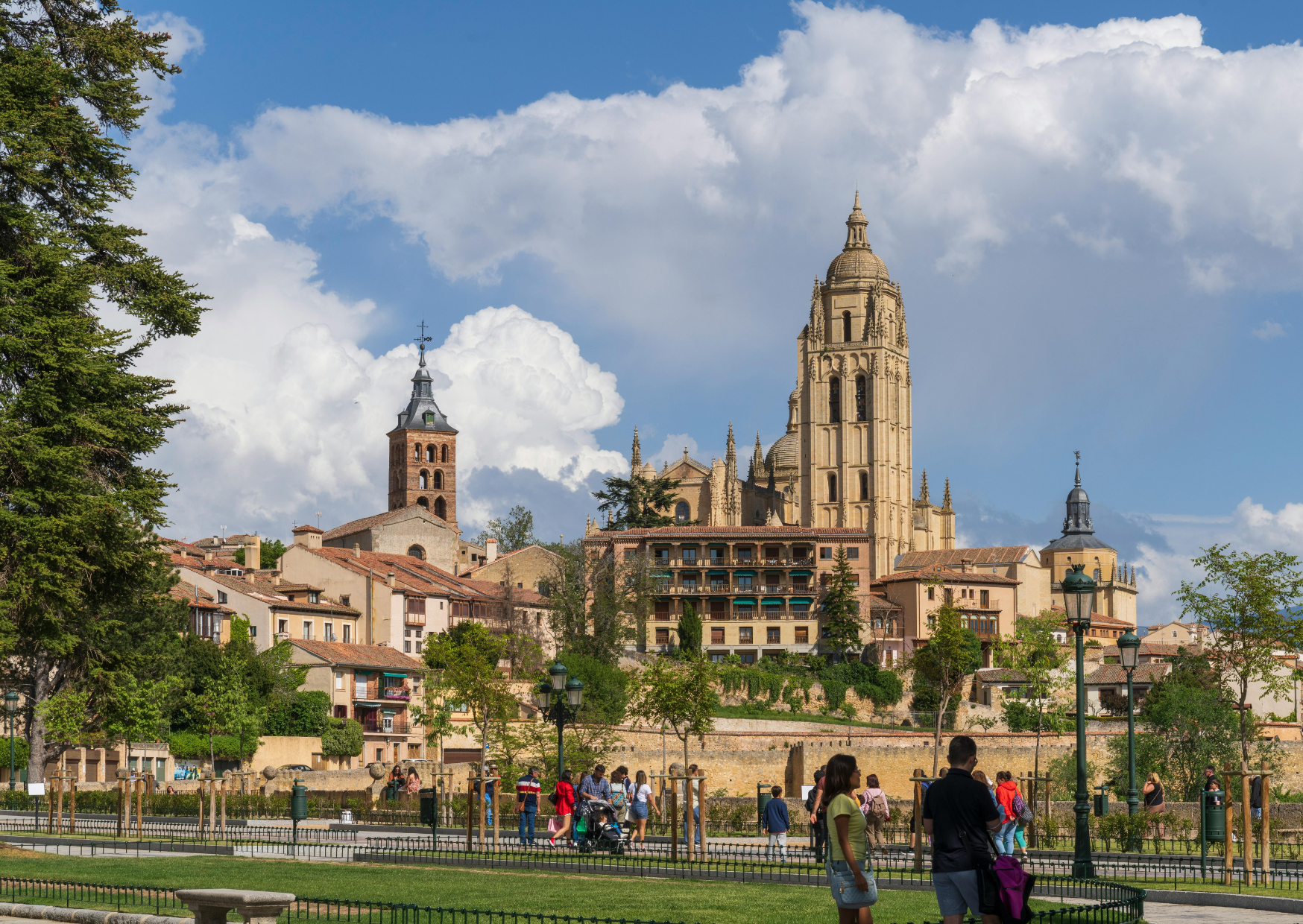 The Spanish Daily Habit That Cardiologists Are Now Recommending To American Patients With High Blood Pressure 4 Paseo in Spain 2
