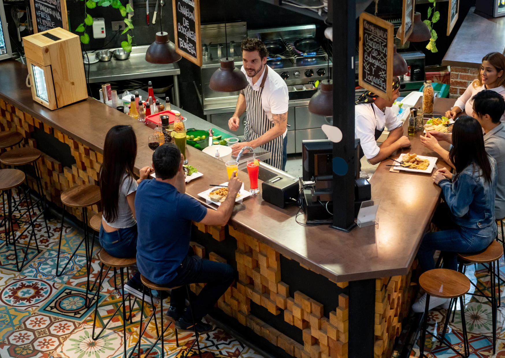 The Hand Gesture In Barcelona That Gets American Tourists Ignored For An Hour 6 finger snapped in restaurant 6