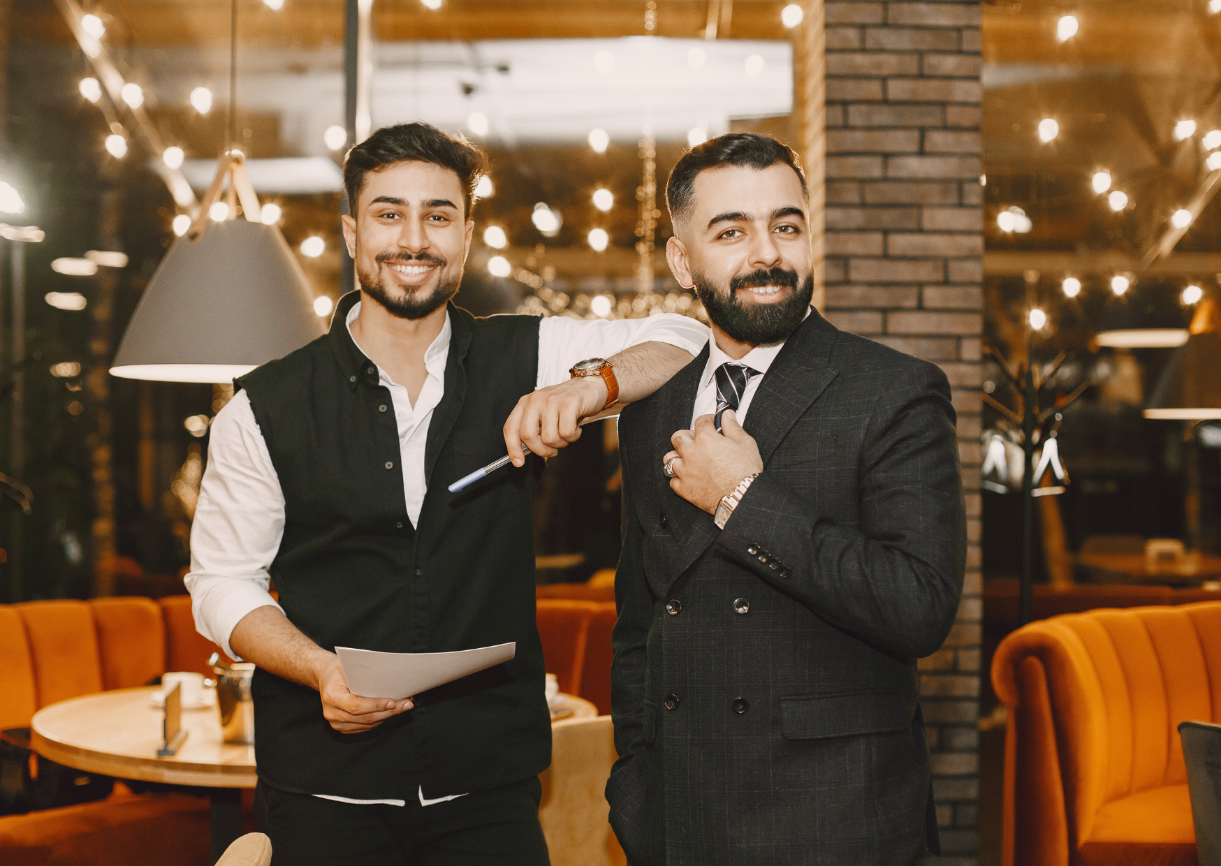 The Hand Gesture In Barcelona That Gets American Tourists Ignored For An Hour 3 finger snapped in restaurant