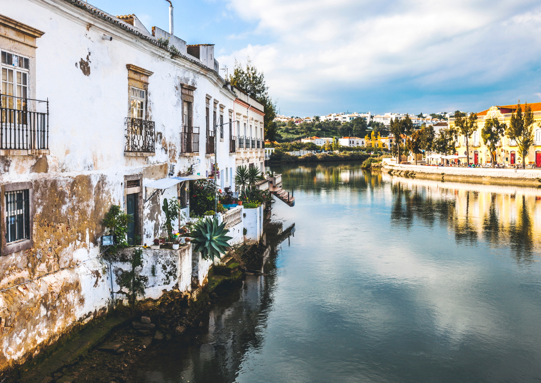 He Retired To The Algarve With $98,000 At 62: At 69 He's More Comfortable Than His American Friends With $800K 5 local home in Algarve 2