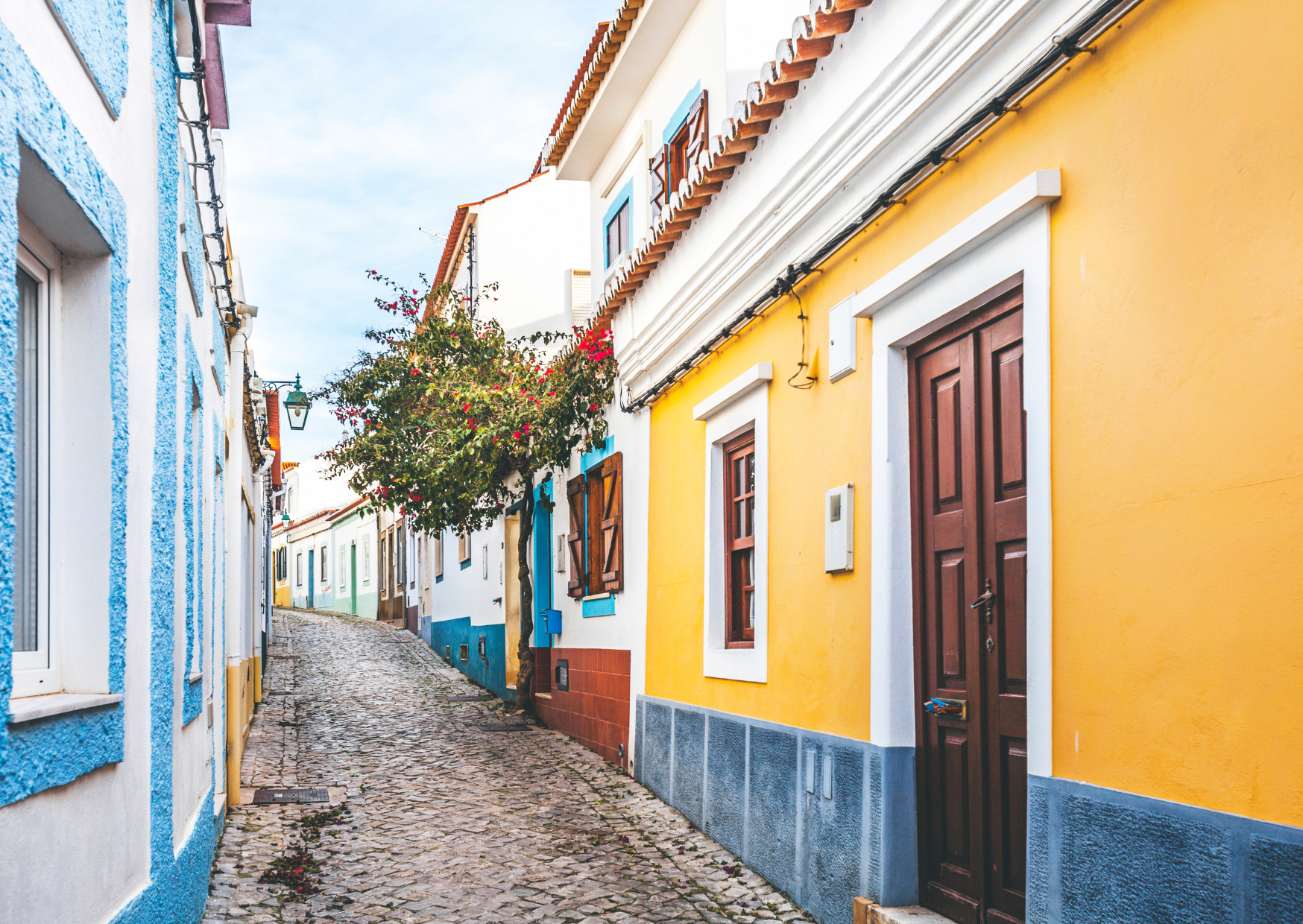 He Retired To The Algarve With $98,000 At 62: At 69 He's More Comfortable Than His American Friends With $800K 6 local home in Algarve