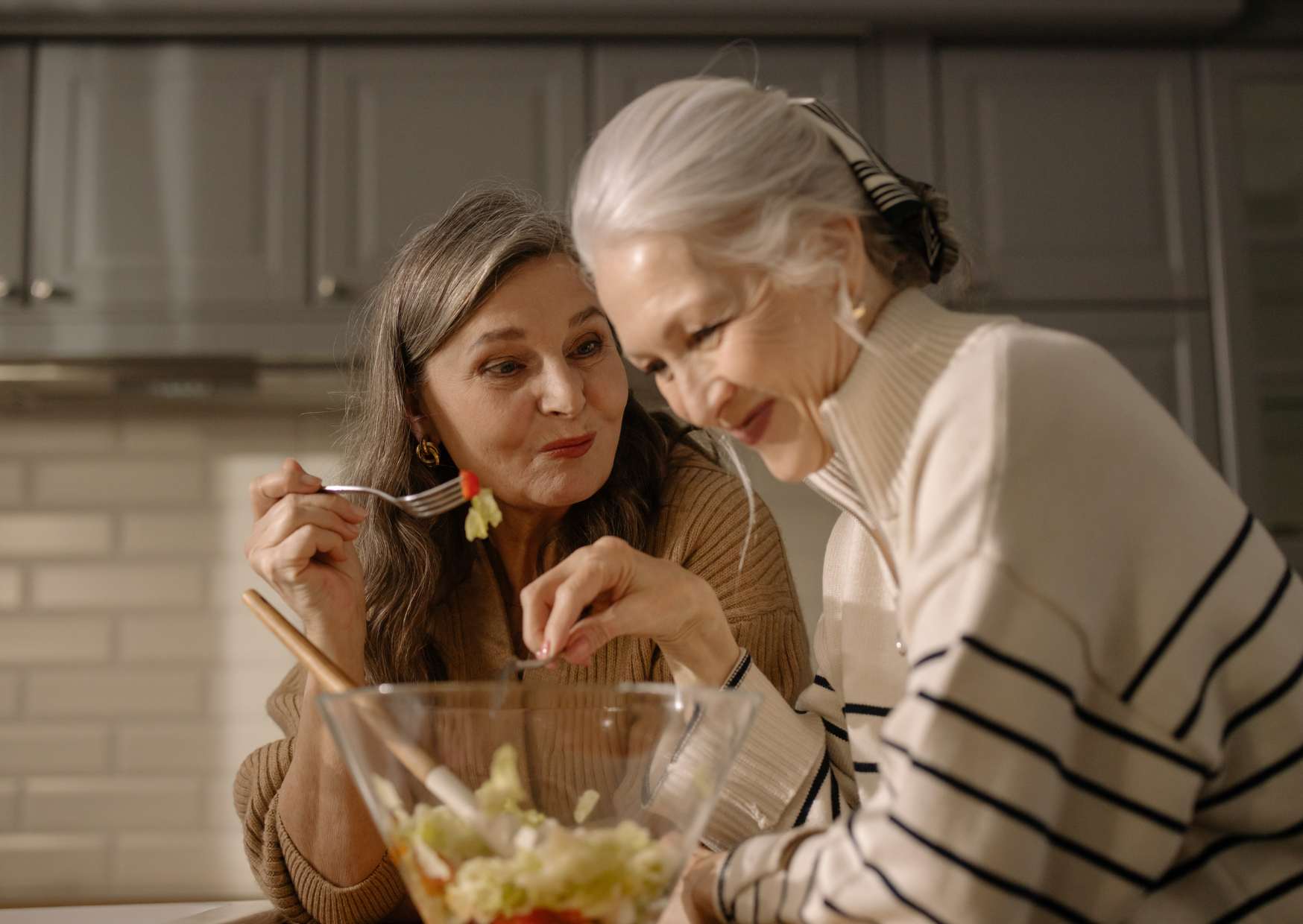 old french women eating 5