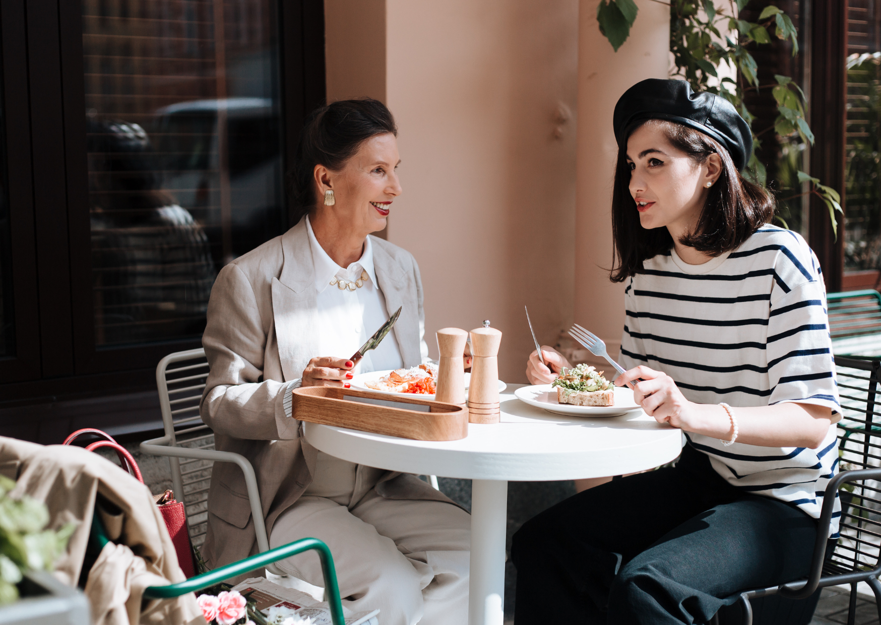 old french women eating 7