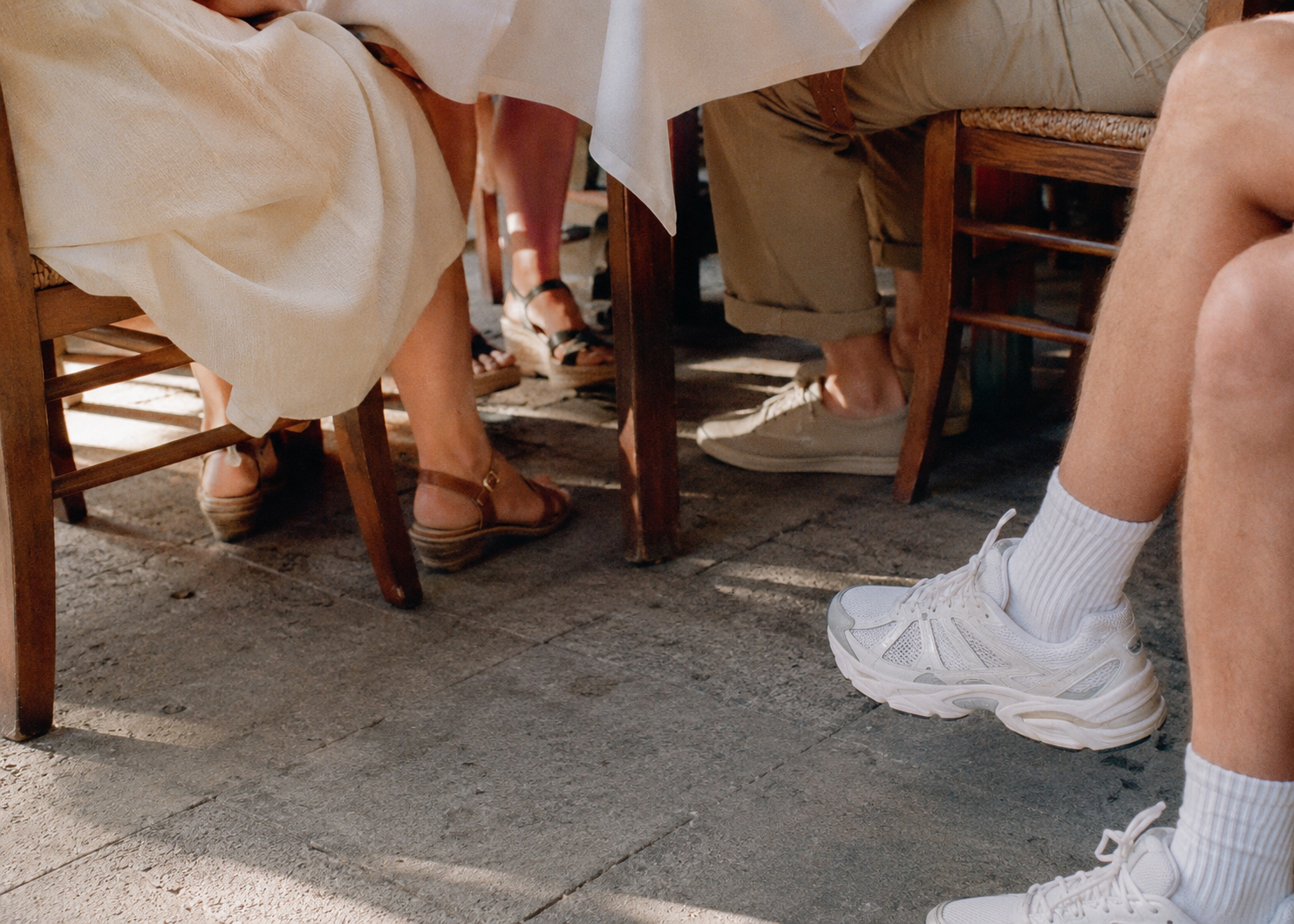 7 Dress Code Mistakes Americans Make In Spanish Restaurants That Mark Them Instantly 1 dress codes 2